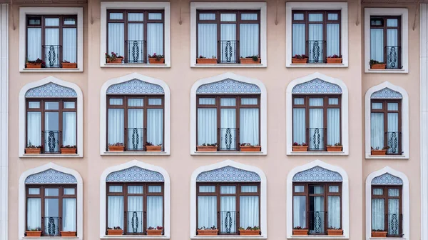 Modern bina cephesi, ön manzara