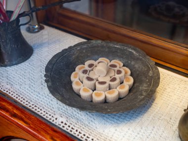 Geleneksel Türk tatlı badem ezmesi, üst manzara.