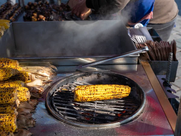 Mazorcas Maíz Recién Asadas Parrilla Grilled Corn Venta Calle — Foto de Stock