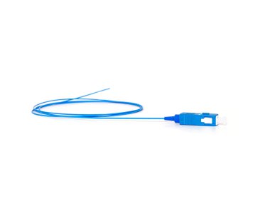 İzole edilmiş beyaz arkaplanda fiber Optik Yama Kordonu