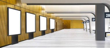 Reklam panoları içeride yan yana durur.. 