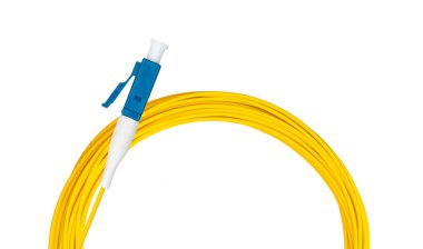 İzole edilmiş beyaz arkaplanda fiber Optik Yama Kordonu