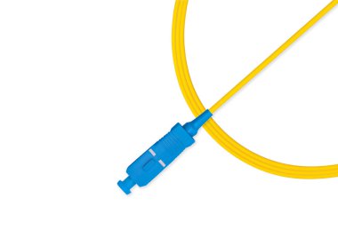 İzole edilmiş beyaz arkaplanda fiber Optik Yama Kordonu