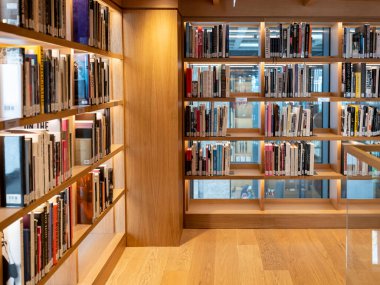 kitaplığın iç arkaplanı, ön görünüm