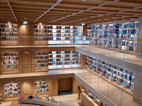 Bibliothek Innenraum Hintergrund Vorderansicht — Stockfoto