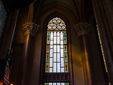 St. Anthony Kilisesi penceresi, ön manzara.