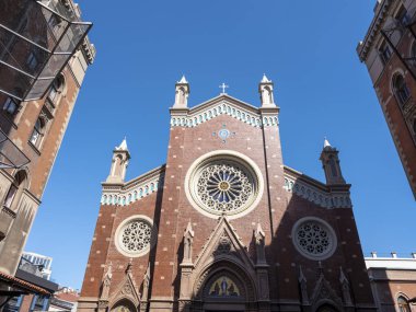 St. Anthony Kilisesi cephesi, ön manzara