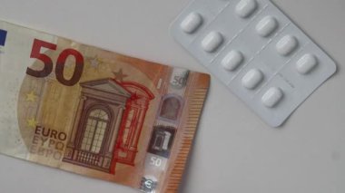 Avro parası ve avro bankası tarafından temsil edilen pahalı tıbbi tedavi nakit para haplar, ilaçlar ve ilaç araştırmaları için hastane uyuşturucu fiyatları ve ilaç finansmanı