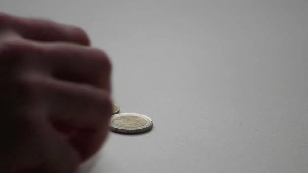Рука Європейця Рахує Банкноти Євро Монети Євро Білому Столі Євро — стокове відео