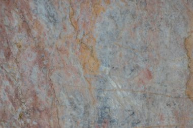 Doğal mermer dokular ve mermer zemin. Lüks döşeme ve banyo ve bahçe zemini için zarif mermer iç tasarımı için mineral taş malzemelerinin makro detaylarıyla detaylı mermer yüzeyi gösteriyor.