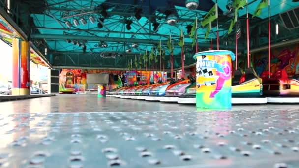 Düsseldorf Nrw Duitsland 2022 Botsauto Dodgem Auto Wachten Bestuurders Pretpark — Stockvideo