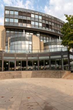 Dsseldorf, Almanya 07: 20 2022: Kuzey Ren Westphalia 'nın meclis başkenti olarak Landtag Dsseldorf, gelecekteki siyasi mimari kongre salonunu gösterdi