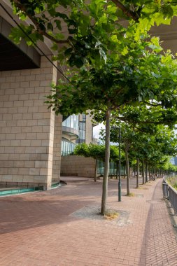 Dsseldorf, Almanya 07: 20 2022: Kuzey Ren Westphalia 'nın meclis başkenti olarak Landtag Dsseldorf, gelecekteki siyasi mimari kongre salonunu gösterdi