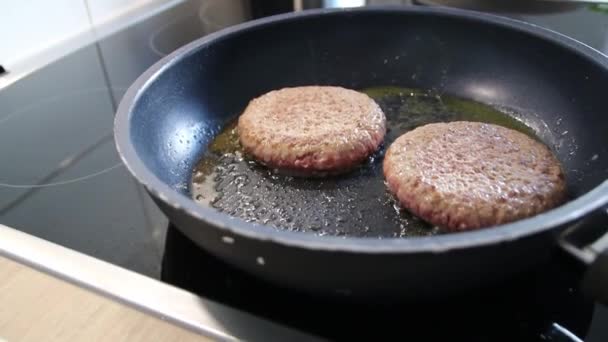 Frozen Burger Patties Burger Meat Sizzling Hot Pan Fat Oil — Wideo stockowe