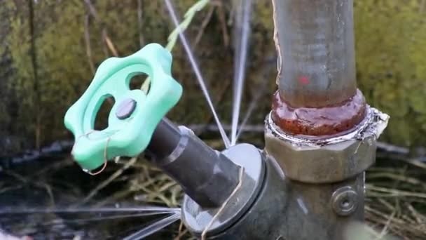 Defect Agricultural Irrigation System Shows Water Leakage High Pressure Water — Stock videók