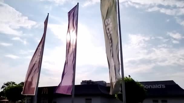Dusseldorf Germany 2022 Mcdonald Signage Fast Food Restaurant Mcdonalds Flags — Stock video