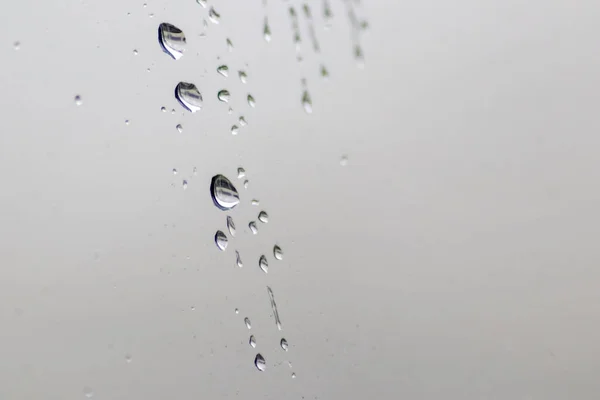 秋秋季节 雨天雨滴落在窗上 背景质感放松 显示雨滴洒落在窗上 多雨天气质感消沉 — 图库照片