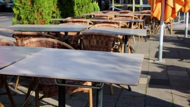 Leeres Café Freien Während Der Sperrung Sonnigen Tagen — Stockvideo