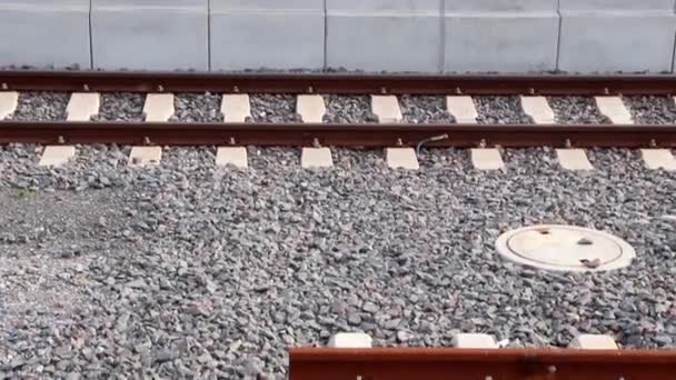 Extrémité Rouillée Chemin Fer Dans Gare Urbaine Montre Extrémité Voie — Video