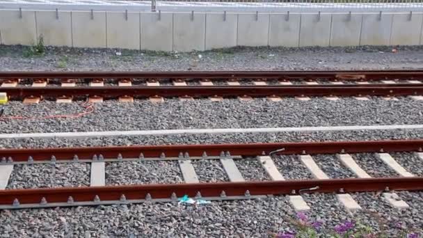 Rusty Spoorweg Einde Stedelijk Treinstation Toont Einde Van Weg Het — Stockvideo