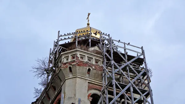 俄罗斯 克拉斯诺达尔领地 Ivanovskaya村 一座旧东正教教堂 部分被毁 部分被修复 一个不寻常的寺庙 — 图库照片