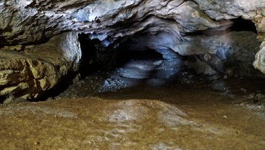 Rusya, Adygea Cumhuriyeti, Kamennomostsky köyünün çevresi. Yılın her zamanında yürüyüş için en güzel yerlerden birisidir. Kuzey Kafkasya. 