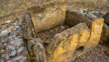 Rusya, Adygea Cumhuriyeti, Kamennomostsky köyünün çevresi. Yılın her zamanında yürüyüş için en güzel yerlerden birisidir. Kuzey Kafkasya. 