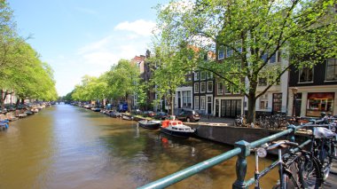 bas - amsterdam ödeme yapar.