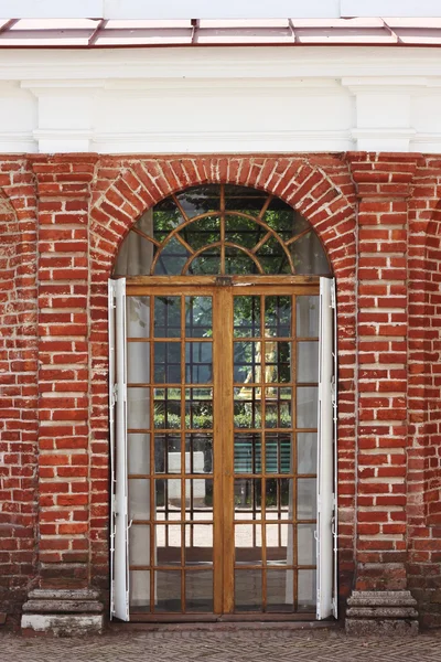 Brick wall with glass door — Stock Photo, Image