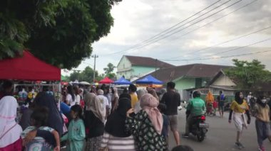 Pazar günleri kalabalık, Magelang askeri bölgesindeki Ringdam Field 'da arabasız gün..