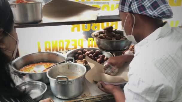 Magelang Java Central Indonesia Febrero 2022 Vendedor Gudeg Carretera Gudeg — Vídeo de stock