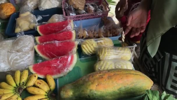 Escolhendo Frutas Durante Mês Ramadã — Vídeo de Stock