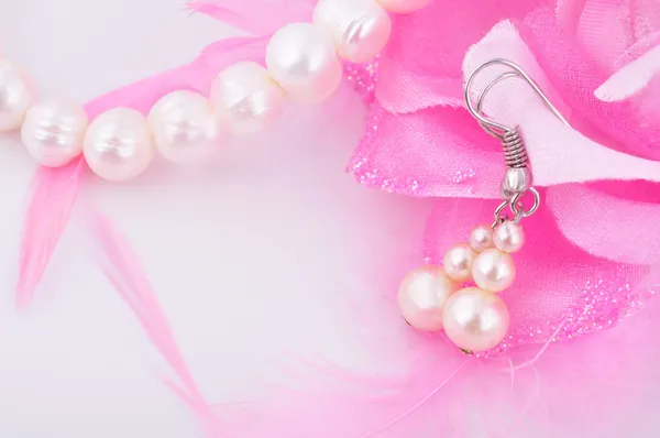 White pearl earrings and necklace — Stock Photo, Image