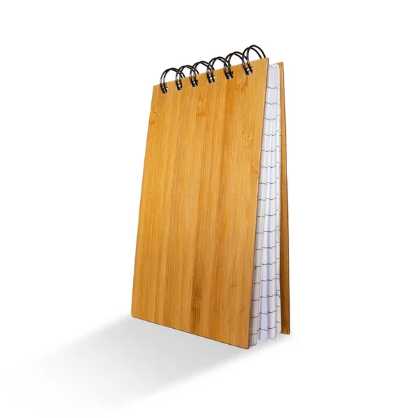 Beyaz arka planda ahşap kapaklı izole bir ekolojik defter. Tahta kare eko blok.