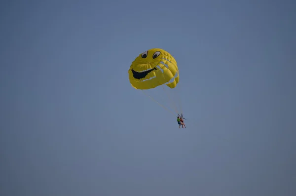 Paraquedas sorridentes — Fotografia de Stock