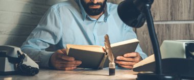 Daktiloyla genç okuma kitabı