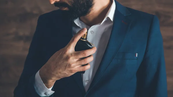 Hombre Negocios Mano Celebración Perfume — Foto de Stock