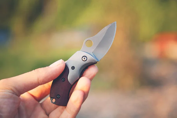 Man Hand Pocket Knife Nature — Stock Photo, Image