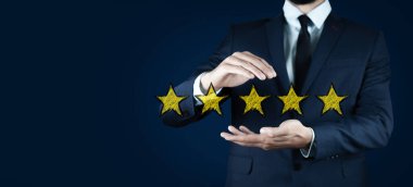 Ekranda insan eli sarı yıldızlar