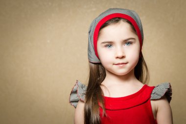 Mavi gözlü genç kız..