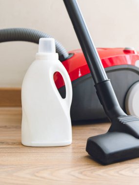 Cam bir masada biber reçeli.