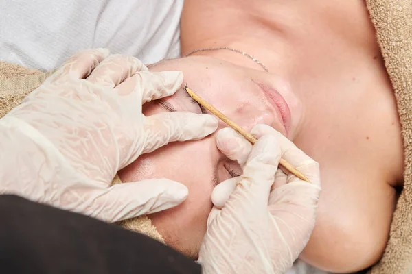 Professional Masseuse Massaging Her Female Client — Stock Photo, Image