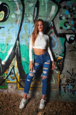 Orta Doğulu bir kadının fotoğrafı.