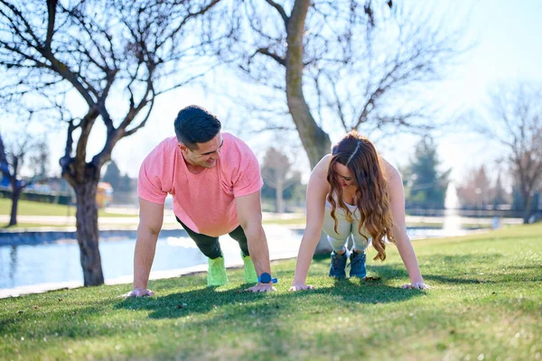 Young Couple Practicing Sports Outdoors — Stock Photo, Image