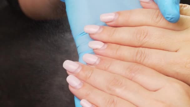 Manicure Sprays Séptico Nas Unhas Antes Tratar Unhas Acrílico Velhos — Vídeo de Stock