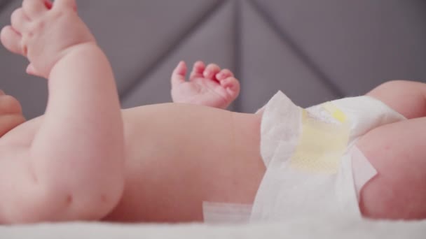 Happy Beautiful Pasgeboren Baby Close Gezicht Schattige Kleine Baby Met — Stockvideo