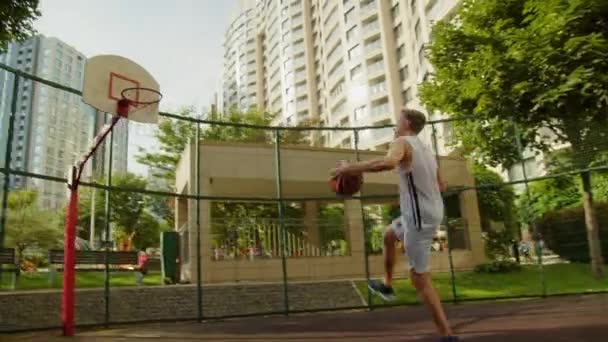 Footage Teenager Dribbling Outdoor Court Bright Sunny Summer Day Video — Stock Video