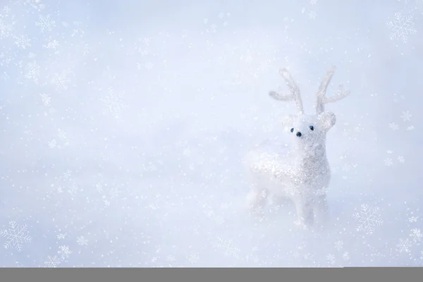 Christmas decoration: toy deer on snow background with hand drawn snowflakes — Stock Photo, Image