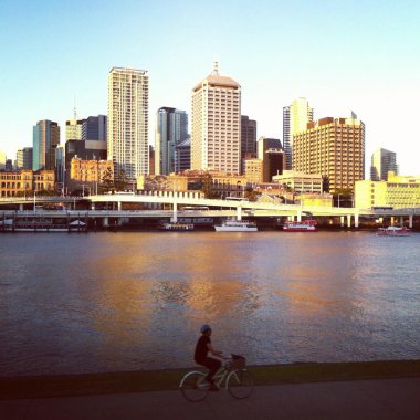 Brisbane Nehri huzurlu akşam