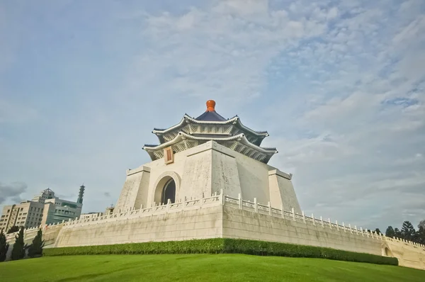 CKS Tchaj-wanu nezávislosti hall a modrá obloha — Stock fotografie